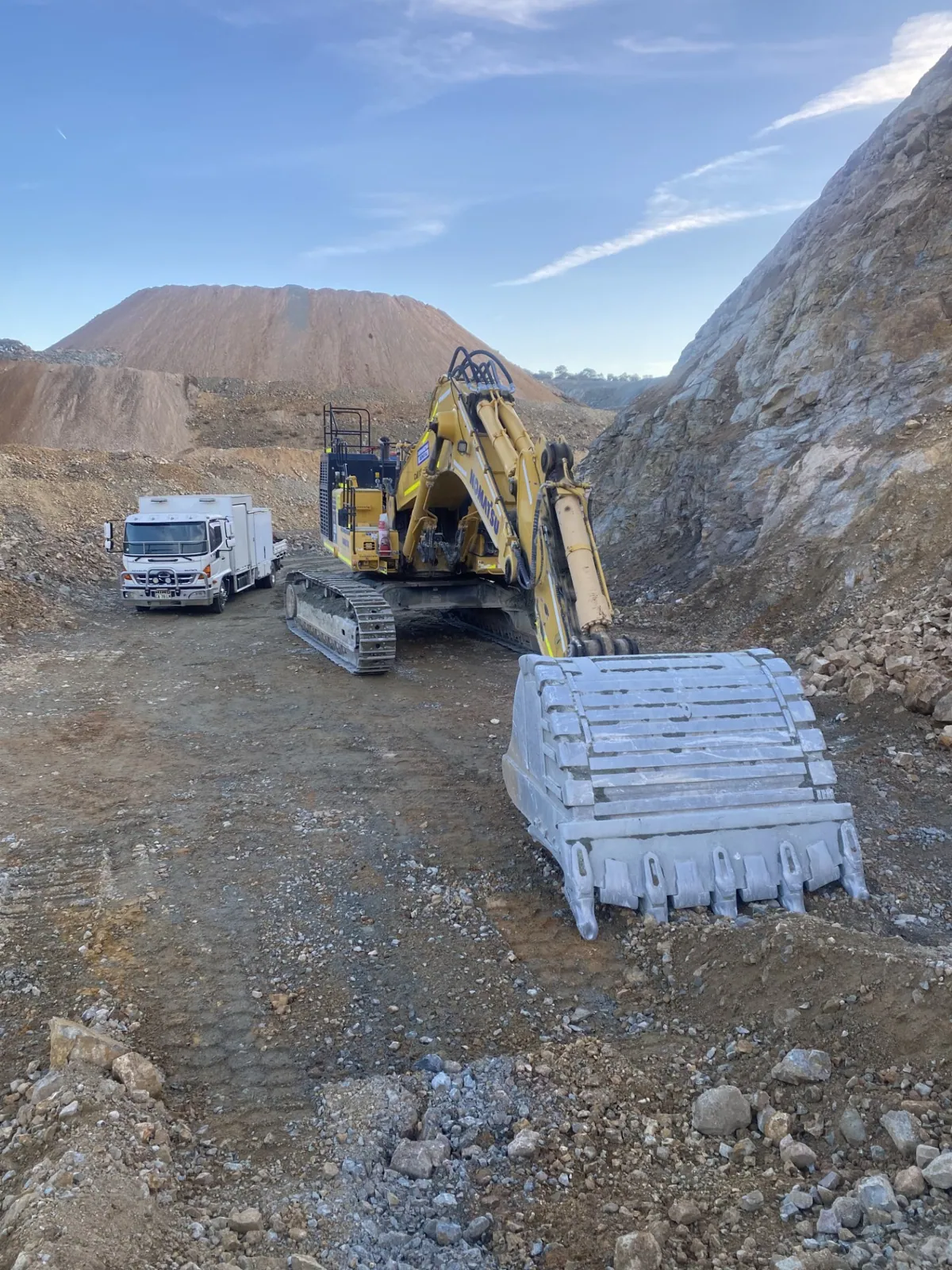 Excavator and JW Hydraulics & Mechanical service truck on a Canberra quarry site during an excavator repair